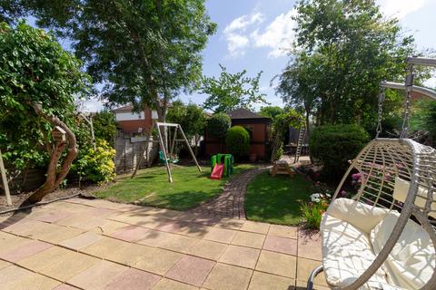 188 Broadfields Avenue, Edgware, HA8 8TF