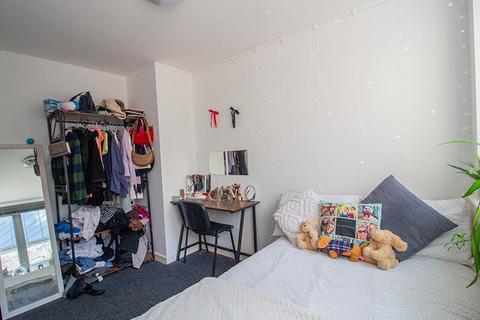 2 bedroom flat to rent, Flat 1, Royal House, 11-13 Goldsmith Street, Nottingham, NG1 5JS