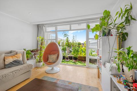 2 bedroom flat for sale, Drayton Park, Highbury, London