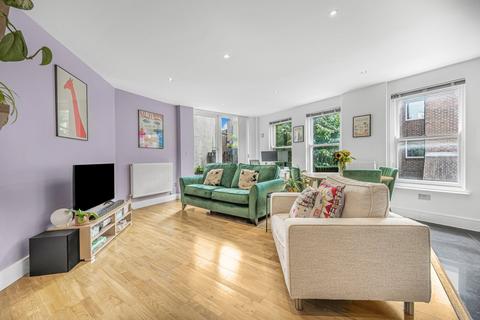 2 bedroom flat for sale, Green Walk, London