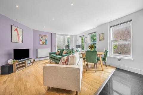 2 bedroom flat for sale, Green Walk, London