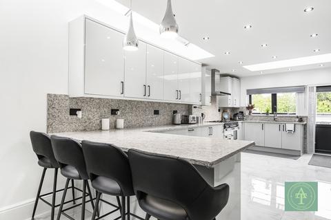 5 bedroom semi-detached house for sale, Lakenheath, London, N14