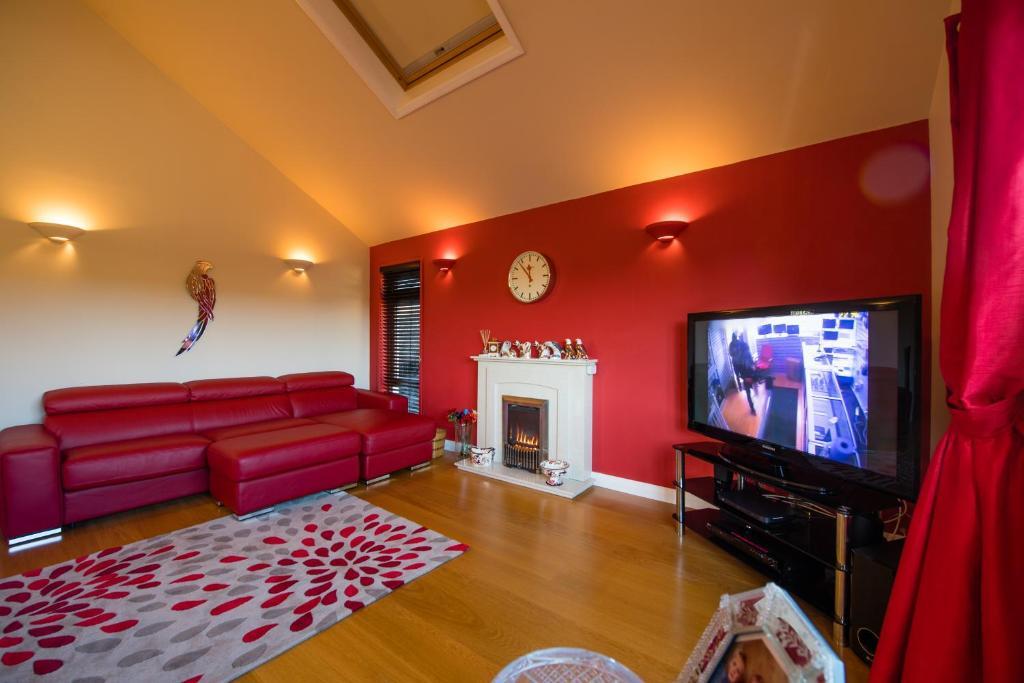 Secondary Lounge/Dining Room