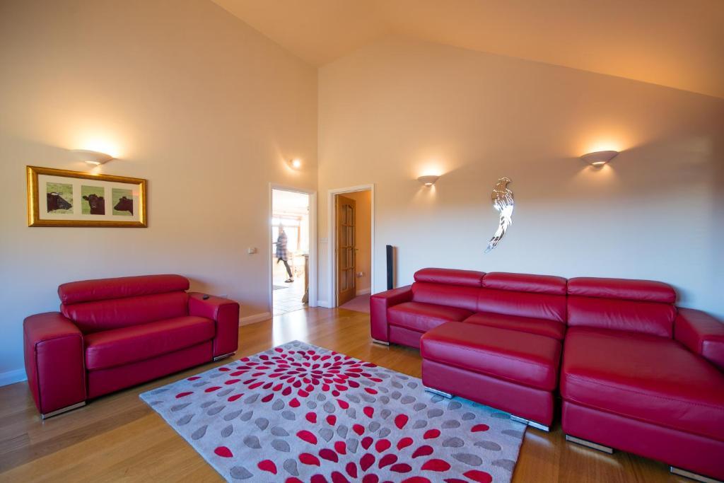 Secondary Lounge/Dining Room