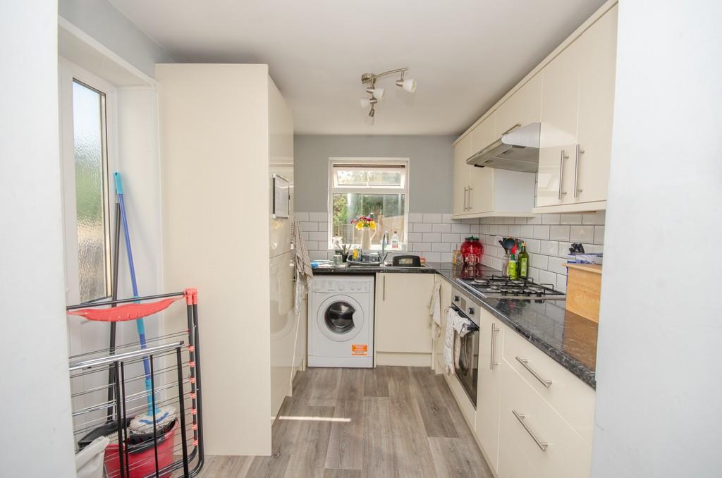 Kitchen pic 2.jpg