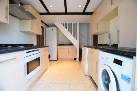 2 bedroom semi-detached house to rent, Aldershot Road, Fleet GU52