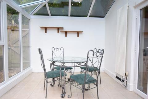 2 bedroom semi-detached house to rent, Aldershot Road, Fleet GU52