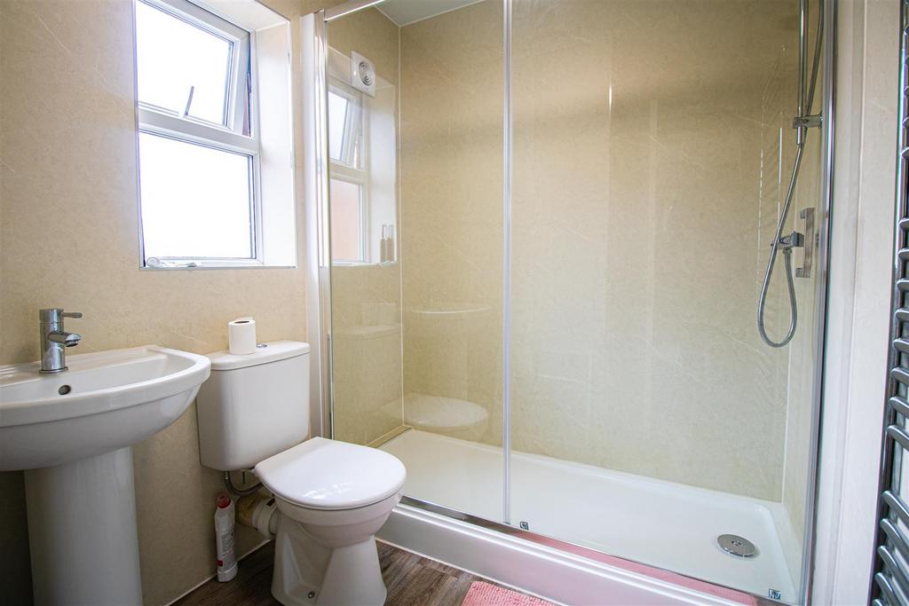 Bathroom (Upstairs)