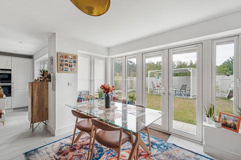 30 Heatherfields Way, Whitehill, Bordon, GU35 9DN