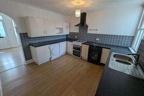 3 bedroom house to rent, Arctic Road, Cowes, Isle of Wight