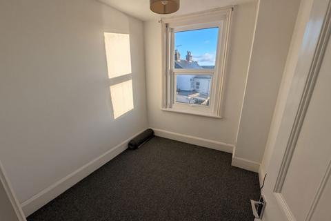 3 bedroom house to rent, Arctic Road, Cowes, Isle of Wight