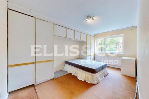 18 Crown Walk, Wembley, HA9 8HU