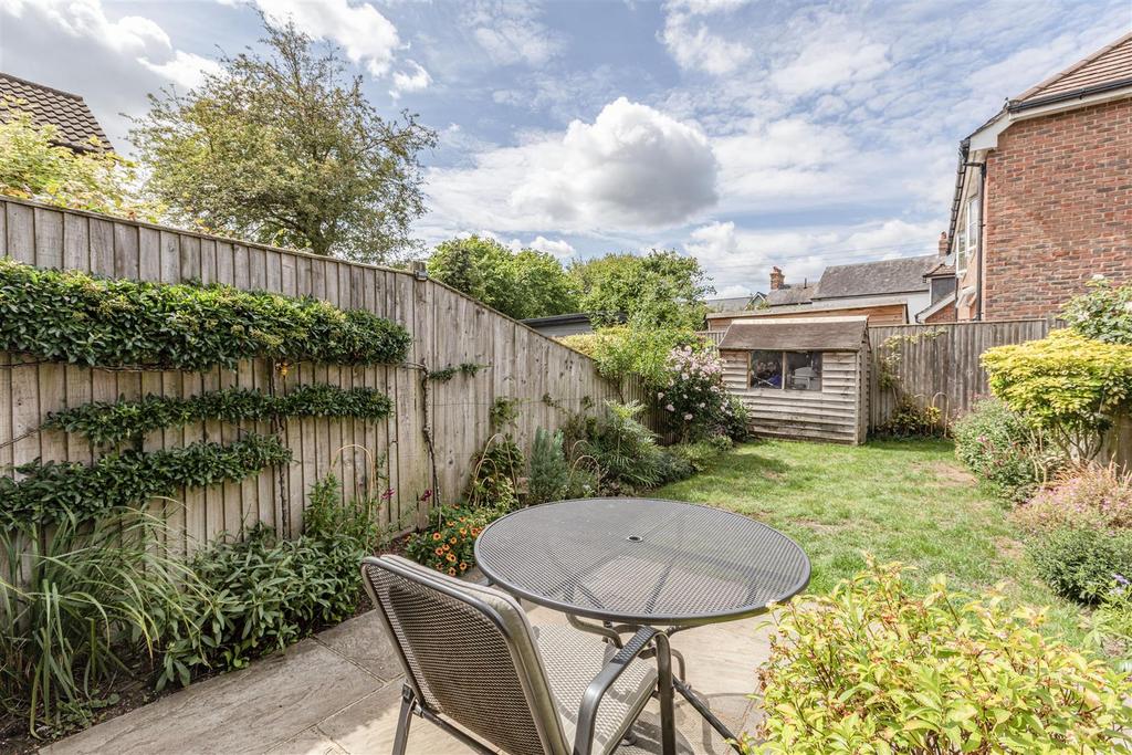 2 Kings Terrace, KT14 7 AP - 12.jpg