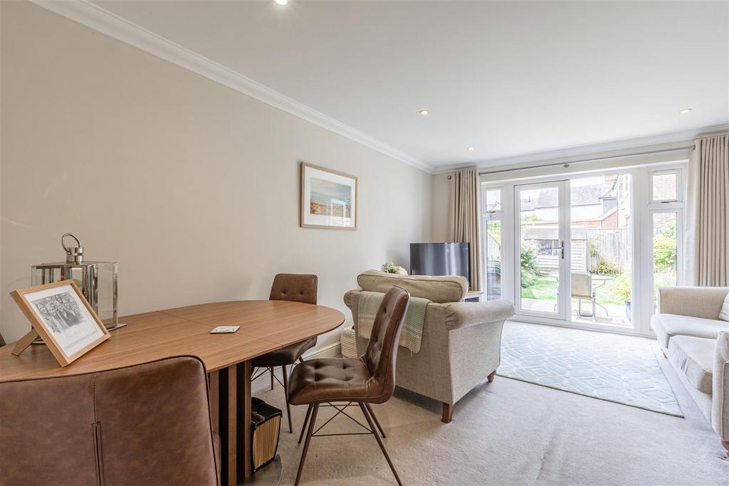 2 Kings Terrace, KT14 7 AP - 9.jpg