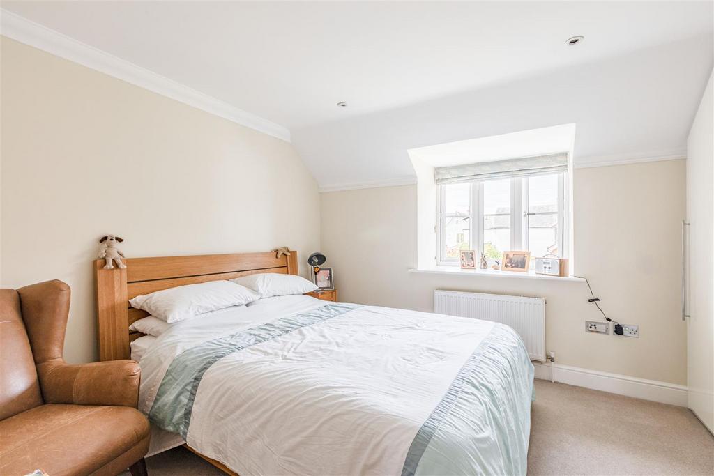 2 Kings Terrace, KT14 7 AP - 1.jpg