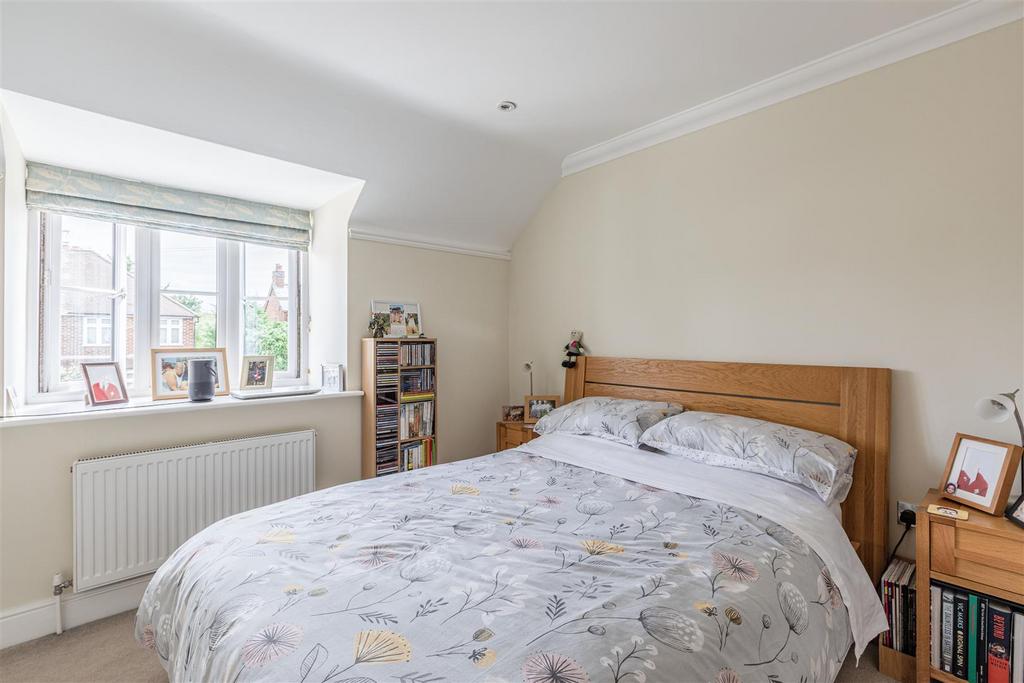 2 Kings Terrace, KT14 7 AP - 3.jpg