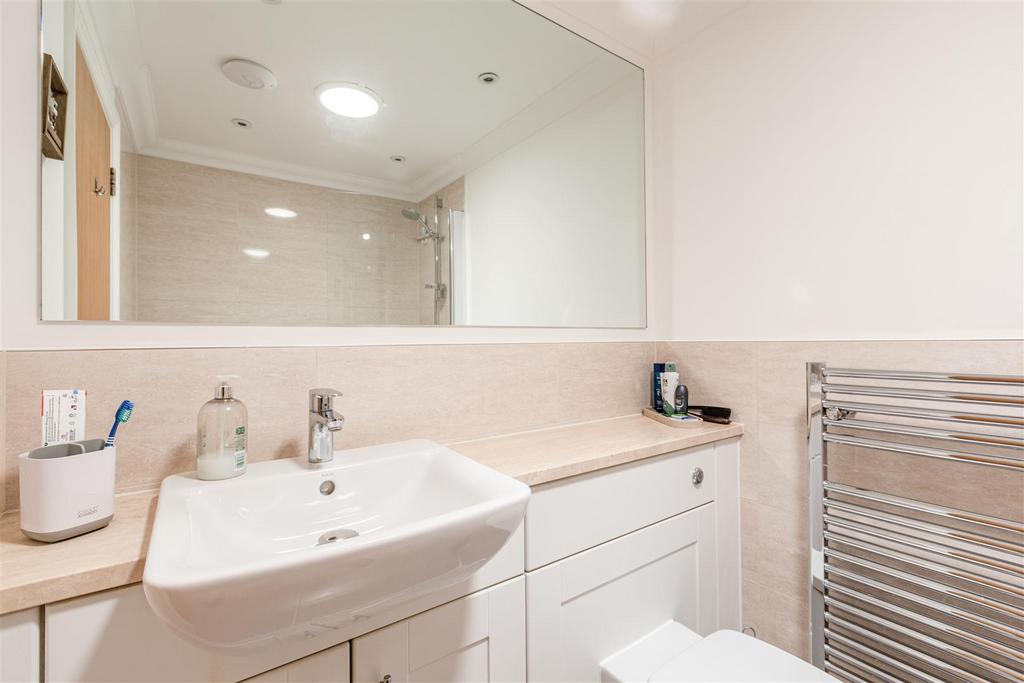 2 Kings Terrace, KT14 7 AP - 6.jpg