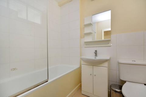 Studio to rent, Warren Court, Fitzrovia, London, NW1
