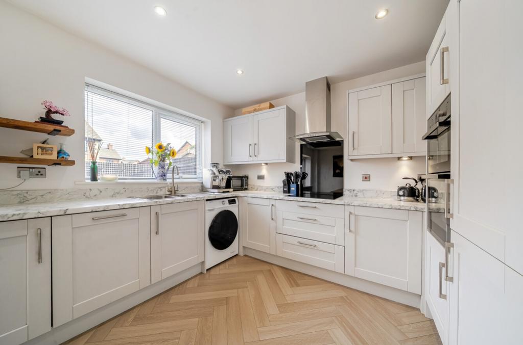 1330825-9-68880111ba2dd