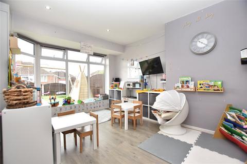 4 bedroom bungalow for sale, Field End Close, Leeds, West Yorkshire