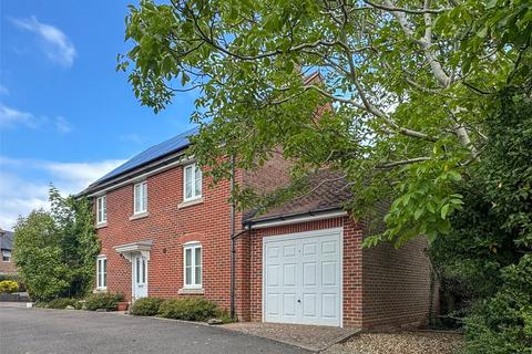 4 bedroom detached house for sale, Riverside, Codmore Hill