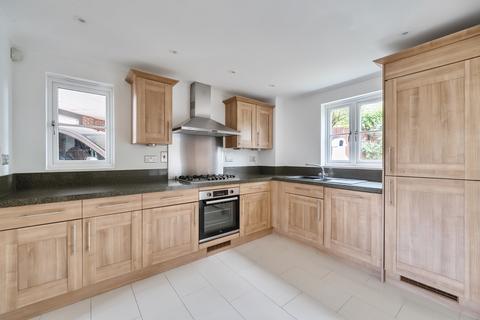 4 bedroom detached house for sale, Riverside, Codmore Hill