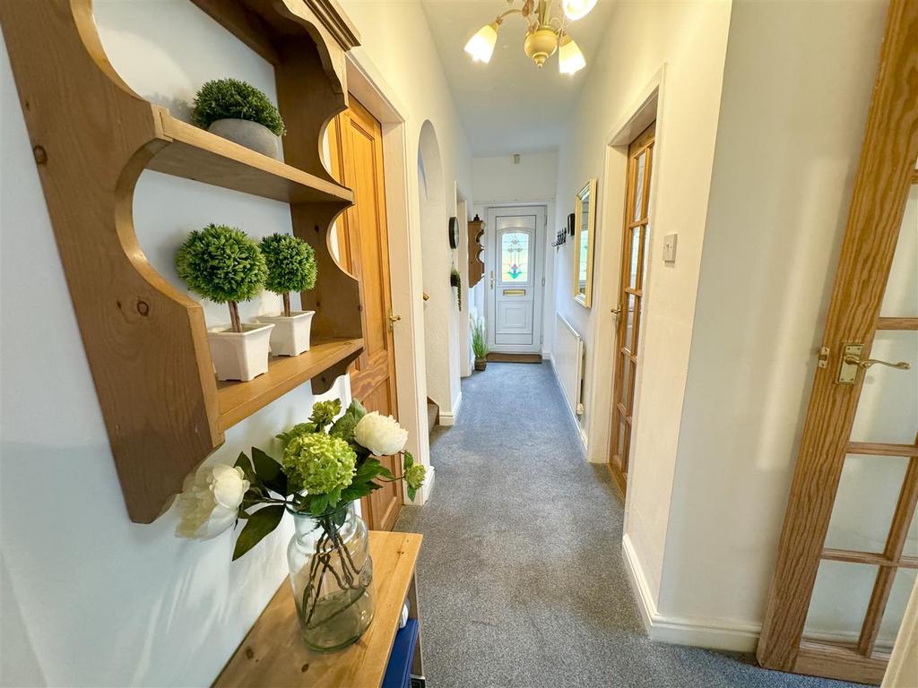 Hallway 3.jpg