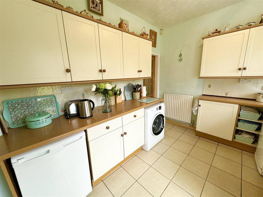 Kitchen 1.jpg