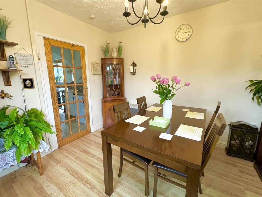 Dining Room 1.jpg