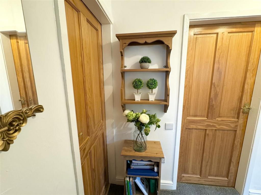 Hallway 1.jpg