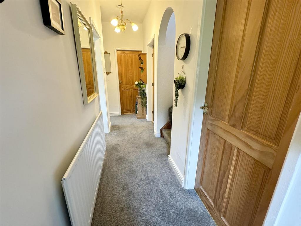 Hallway 2.jpg