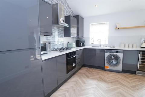 33 Kingsway, Bradford, BD2 1PL