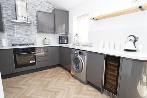33 Kingsway, Bradford, BD2 1PL