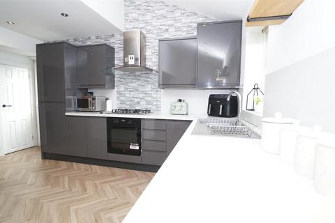 33 Kingsway, Bradford, BD2 1PL