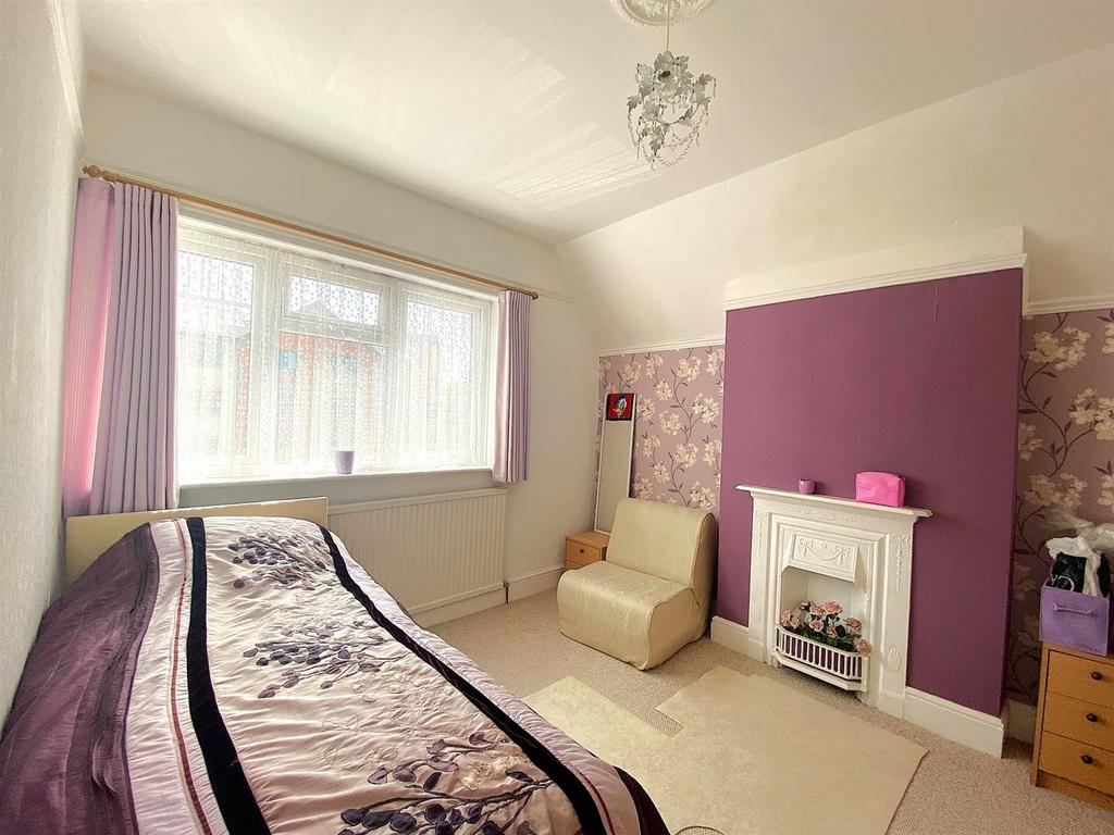 12 Little Common Road - Bed2.jpg