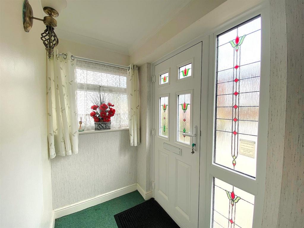 12 Little Common Rd - Hall.jpg