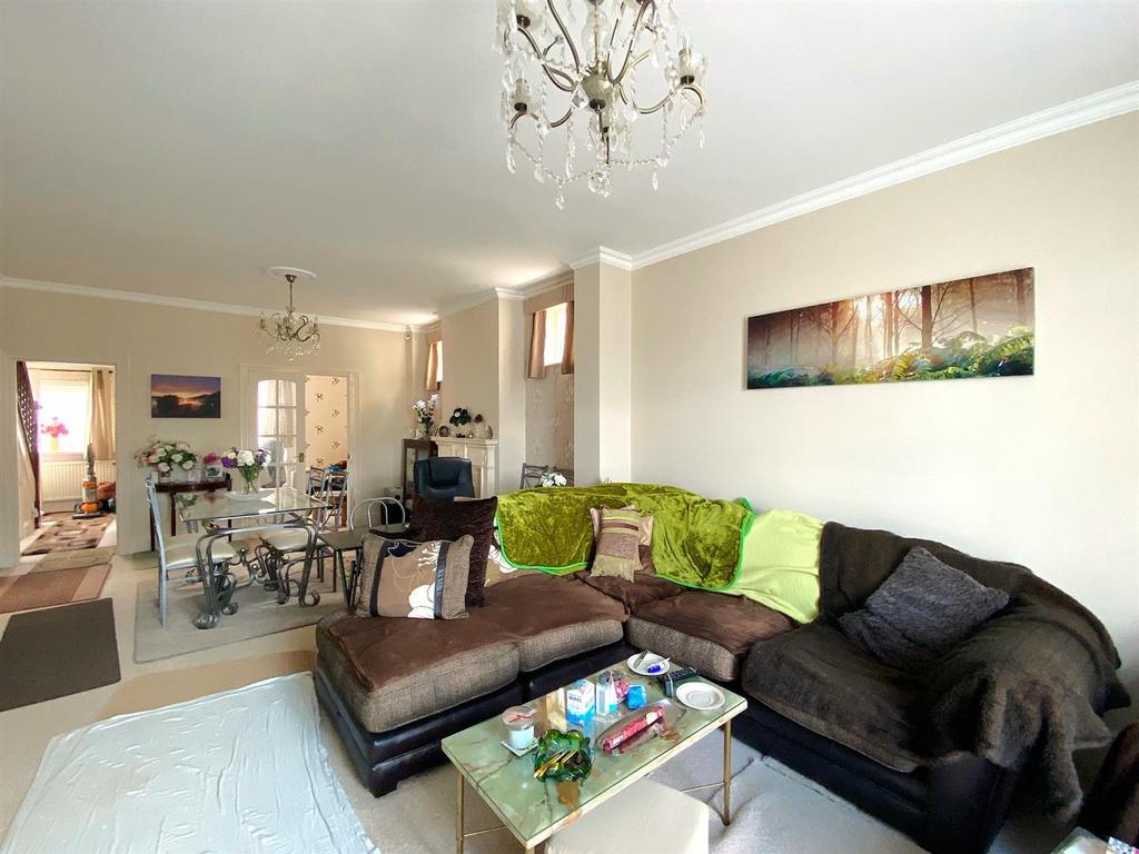 12 Little Common Rd - Sitting1.jpg