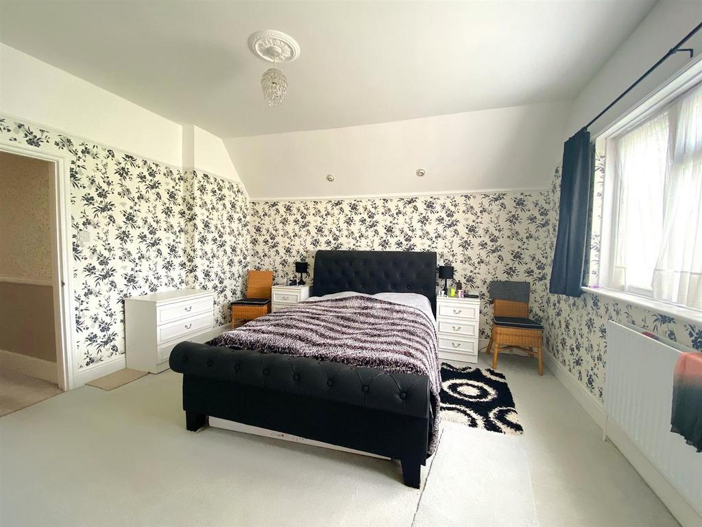 12 Little Common Road - Bed1a.jpg