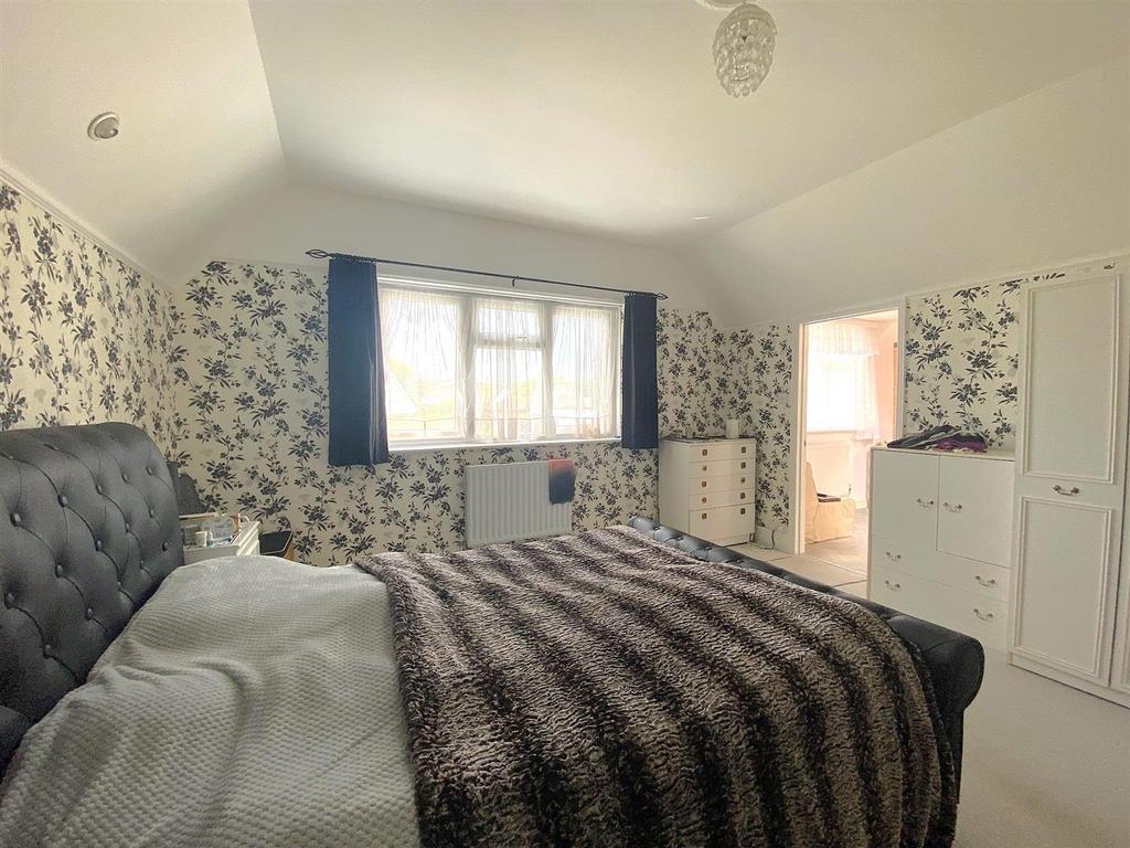 12 Little Common Rd - Bed1.jpg