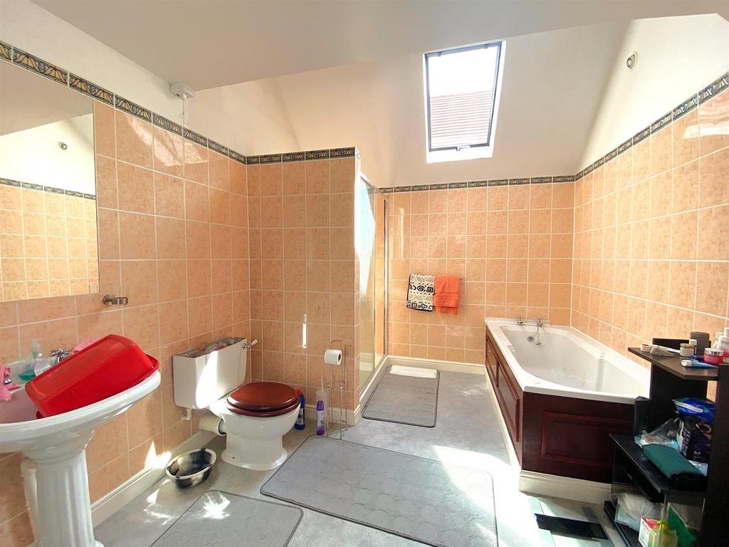 12 Little Common Rd - En Suite.jpg
