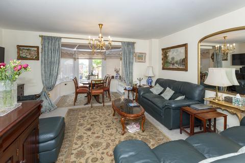 4 bedroom semi-detached house for sale, Albacore Way, Hayes UB3