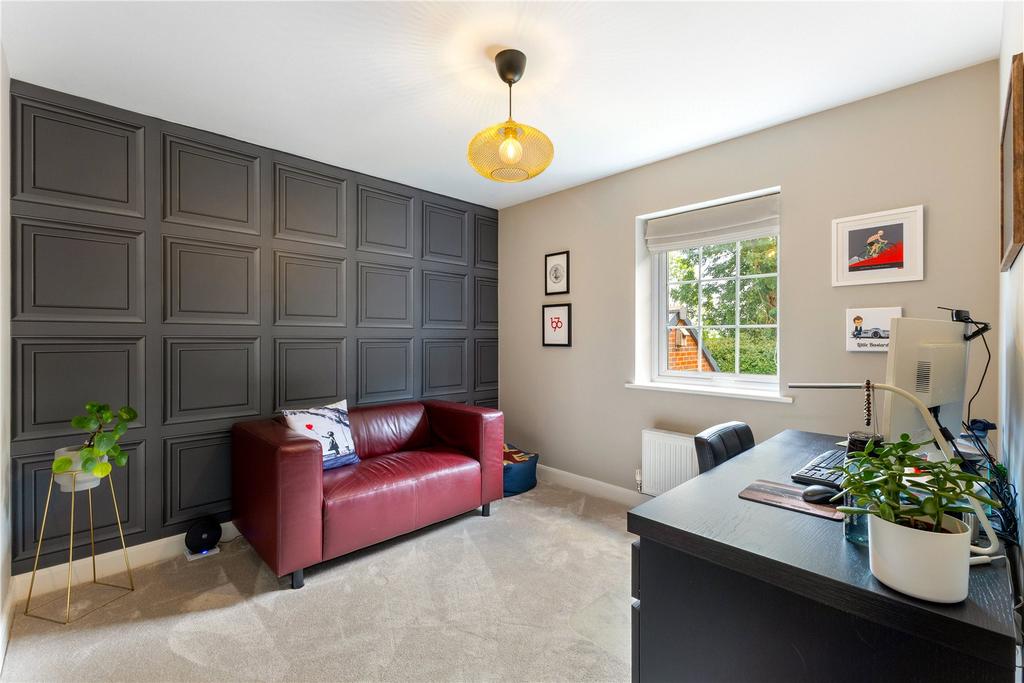 Bedroom/Office