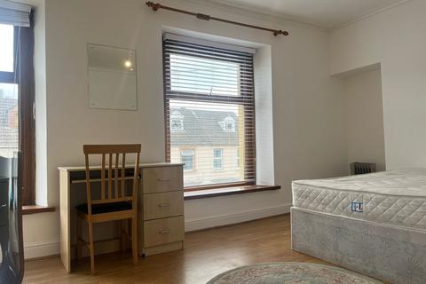 4 bedroom terraced house to rent, Westbury Street, Swansea SA1