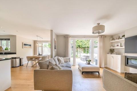 2 Bryant Mews, Shalford, Guildford, GU4 8BH