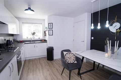 18 Carrier Lane, Bradford, BD2 3FX