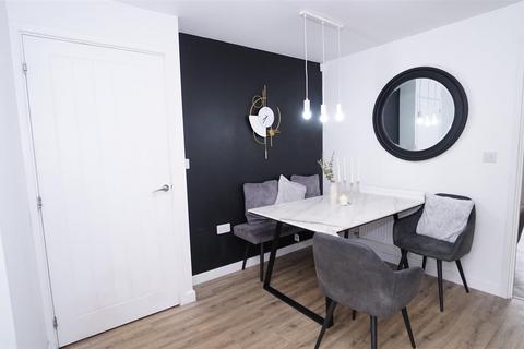 18 Carrier Lane, Bradford, BD2 3FX