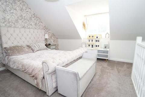 18 Carrier Lane, Bradford, BD2 3FX