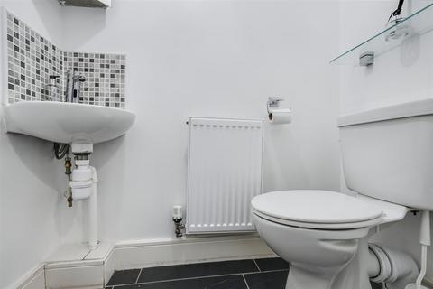 4 bedroom end of terrace house for sale, Cheal Close, Shardlow