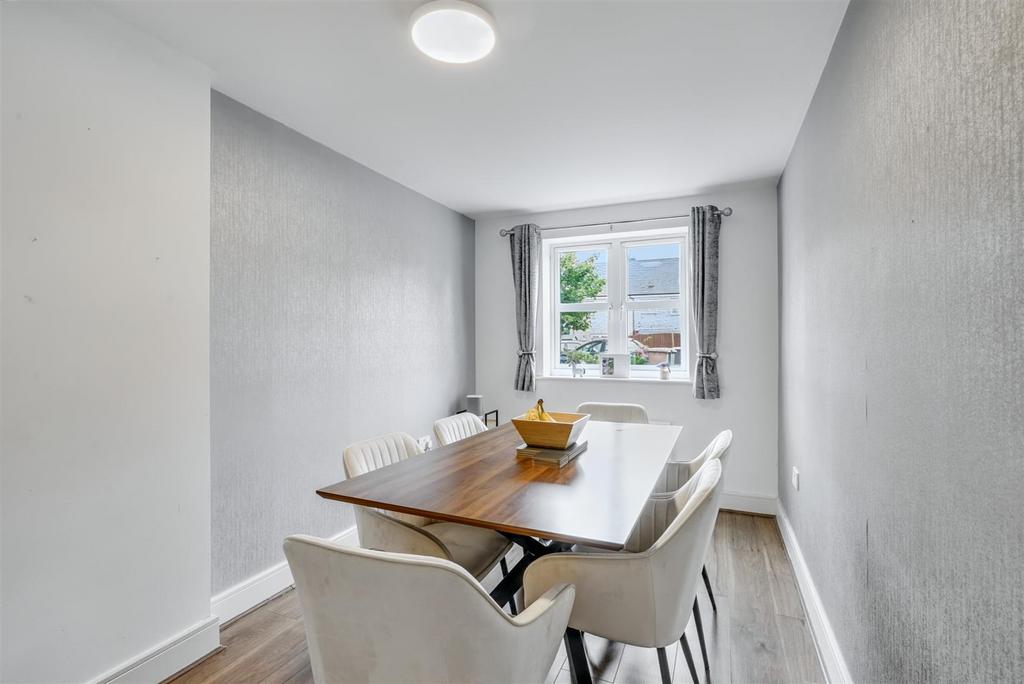 Dining Room/Bedroom 4