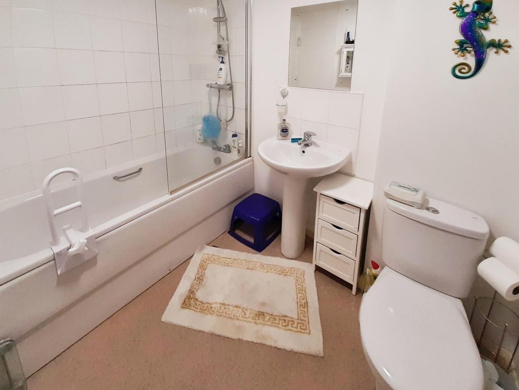 Pbox-bathroom-313811.jpg